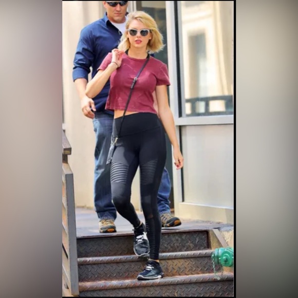Alo yoga leggings,  brand favourite for celebrities as seen on Taylor swift - Picture 3 of 3